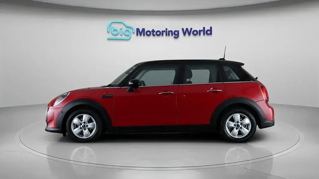 Usado Mini Cooper Classic 136 HP (100 kW) 2022 Vermelho Citadino