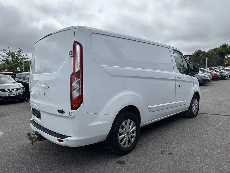 Used Ford Transit Custom Limited 130 HP (95 kW) 2022 White Van