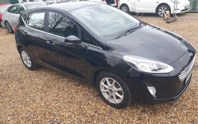 Used Ford Fiesta Zetec 86 HP (63 kW) 2018 Black Hatchback