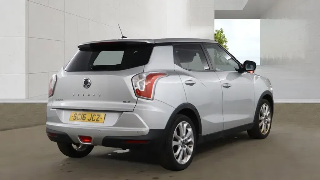 Used SsangYong Tivoli 128 HP (94 kW) 2016 Silver SUV