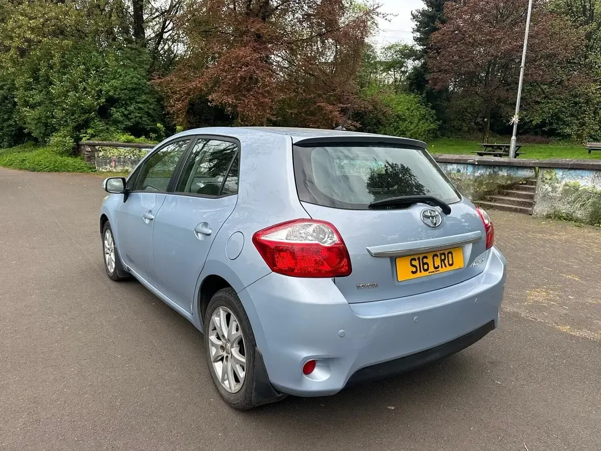 Used Toyota Auris 132 HP (97 kW) 2012 Blue Hatchback