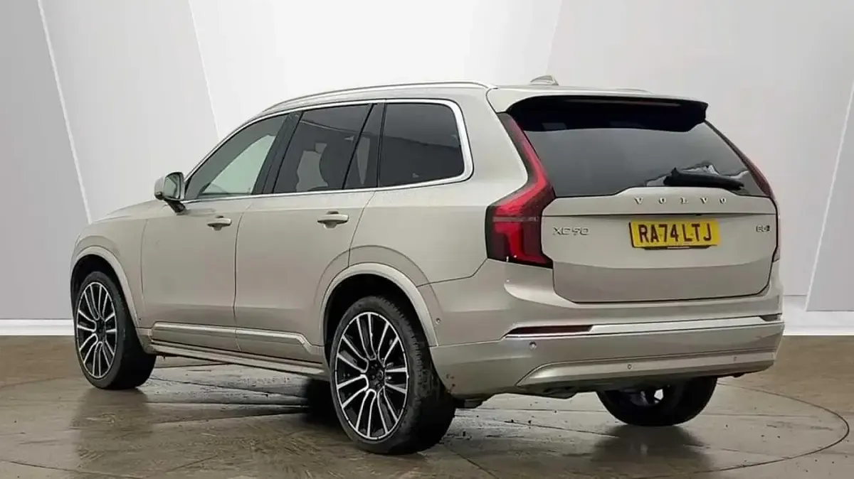 Used Volvo XC90 Ultra 455 HP (334 kW) 2025 Gold SUV