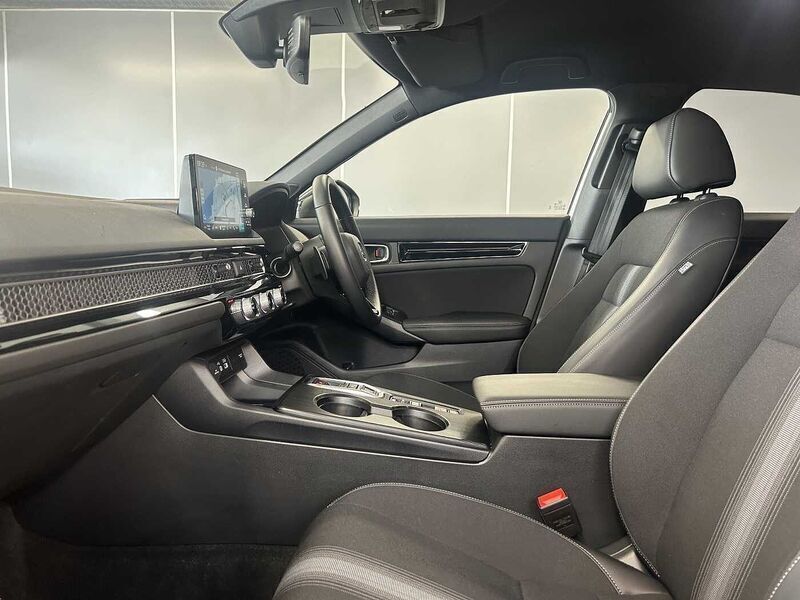 Used Honda Civic Advance 182 HP (133 kW) 2024 White Hatchback