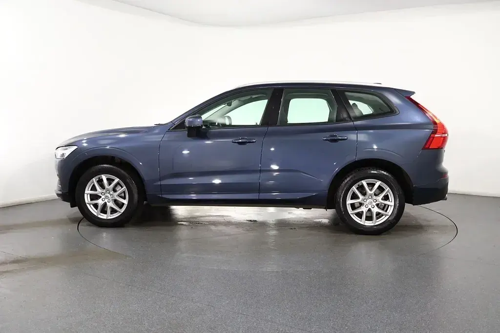 Used Volvo XC60 Momentum 2019 Blue SUV