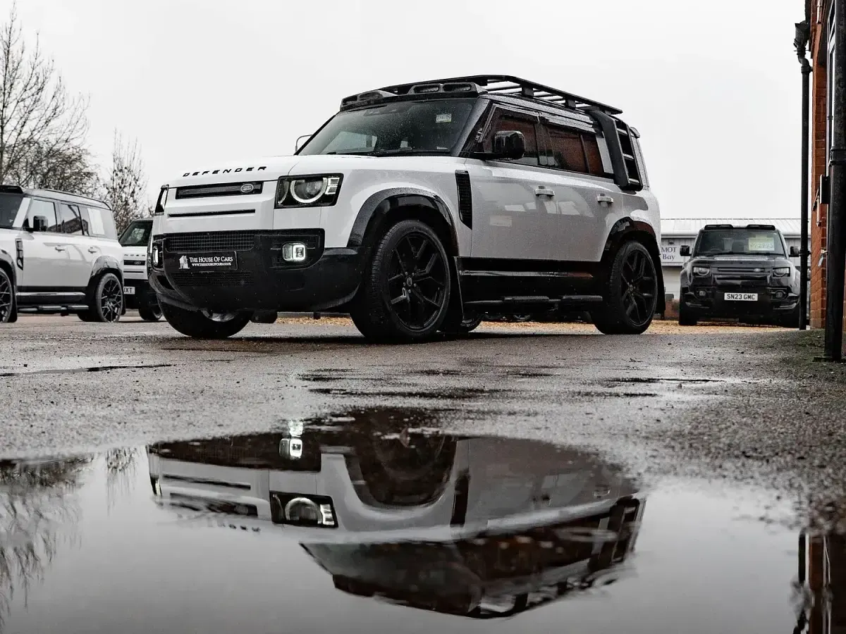Used Land Rover Defender SE Dynamic 2025 White Estate