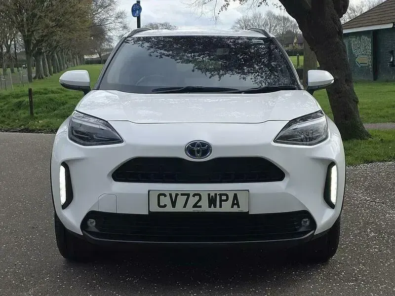 Used Toyota Yaris Hybrid Design 2023 White Hatchback