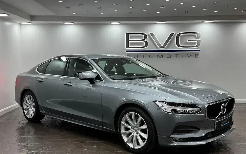 Usado Volvo S90 Momentum 190 HP (139 kW) 2019 Sedan