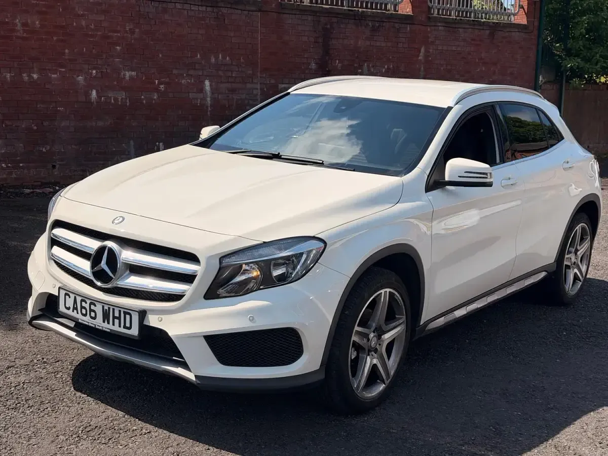 Used Mercedes GLA200 AMG line 136 HP (100 kW) 2017 White SUV