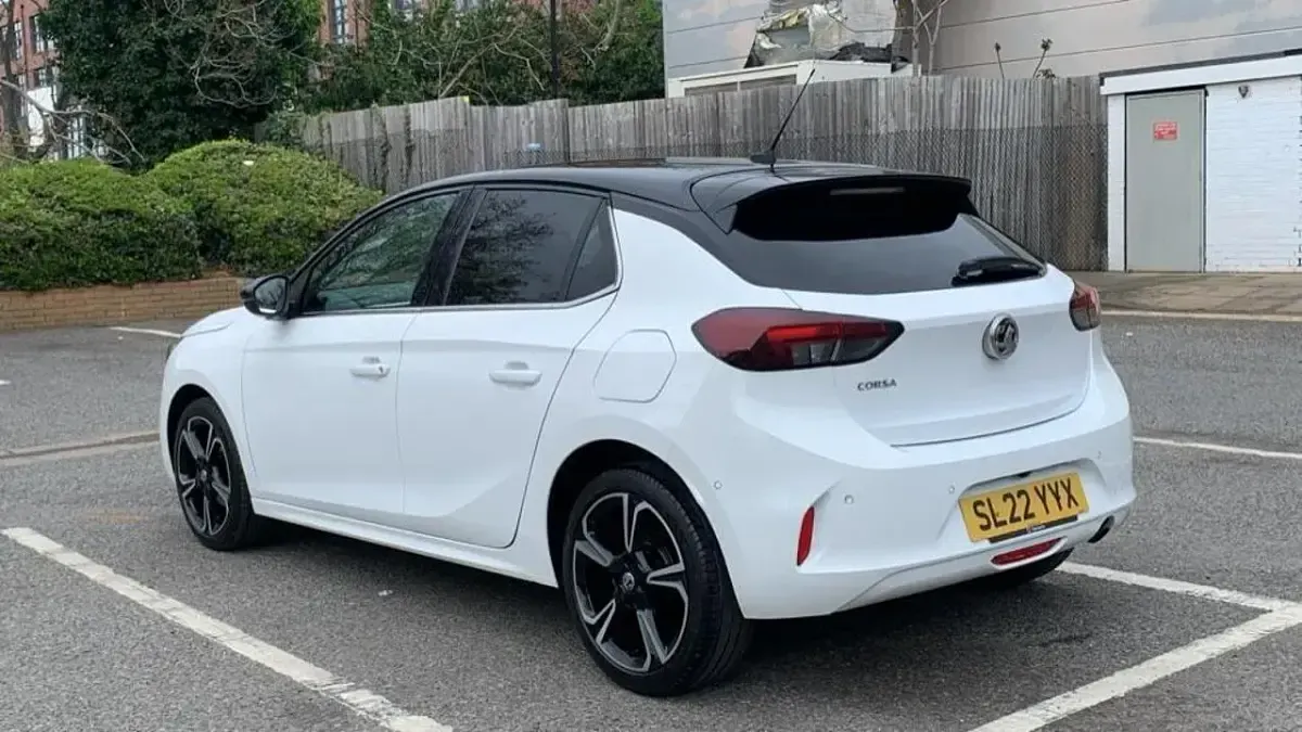 Second-hand Vauxhall Corsa Edition 74 CP (54 kW) 2022 Alb Hatchback