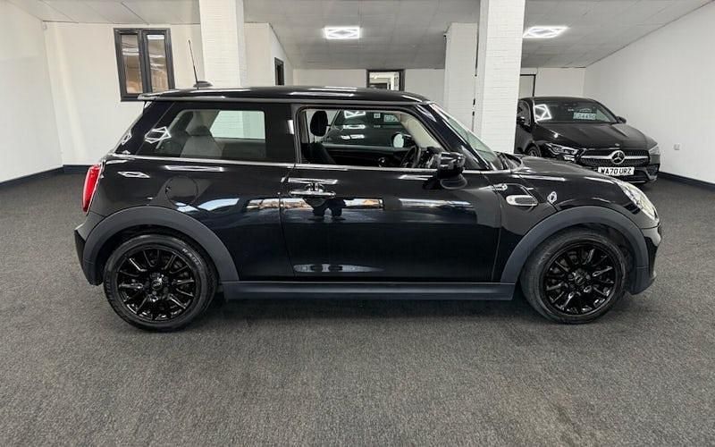 Used Mini Cooper Classic 136 HP (100 kW) 2021 Hatchback