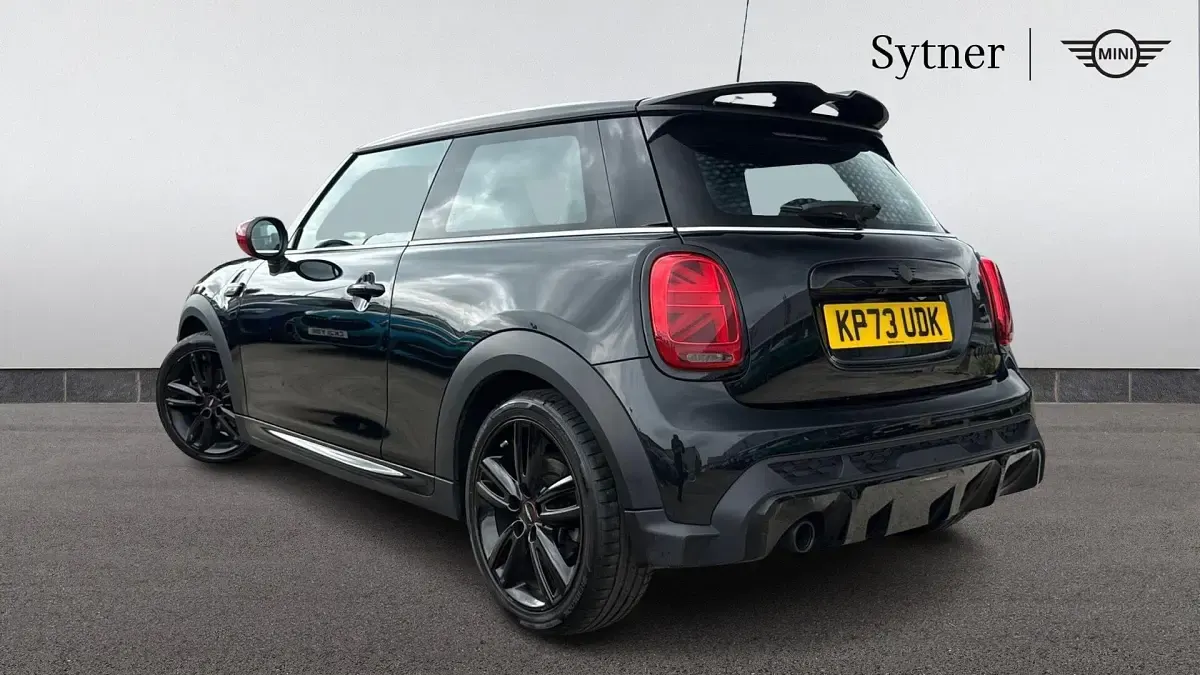 Usado Mini Cooper Hatch 134 HP (98 kW) 2023 Preto Citadino