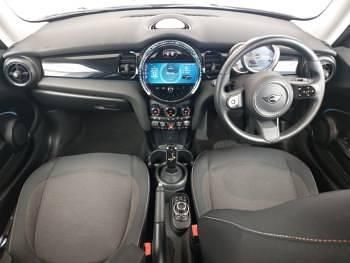 Usado Mini Cooper Classic 136 HP (100 kW) 2023 Prateado Citadino