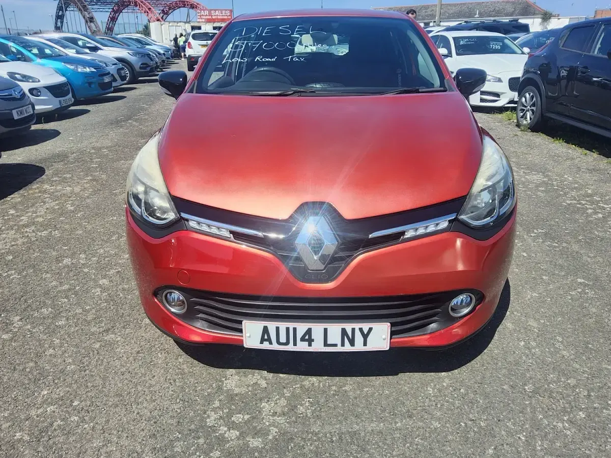 Used Renault Clio Dynamique 90 HP (66 kW) 2014 Red Hatchback