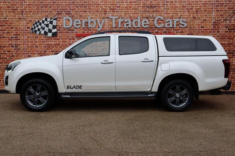 Used Isuzu D-Max 164 HP (120 kW) 2018 White Pickup