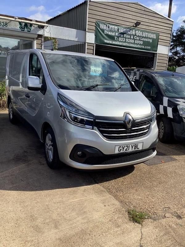 Begagnad Renault Trafic 120 HK (88 kW) 2021 Silver Minibuss