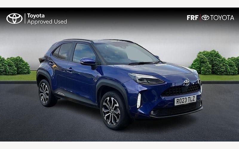 Used 2025 Toyota Yaris Hybrid Design Estate | £20,795 (Good price) - Image 1/4