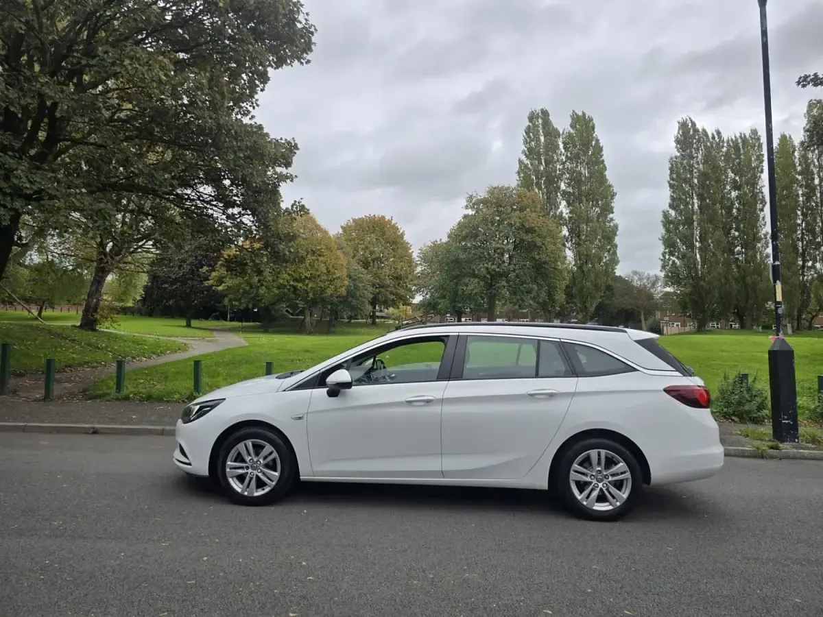 Begagnad Vauxhall Astra 2017 Vit Kombi