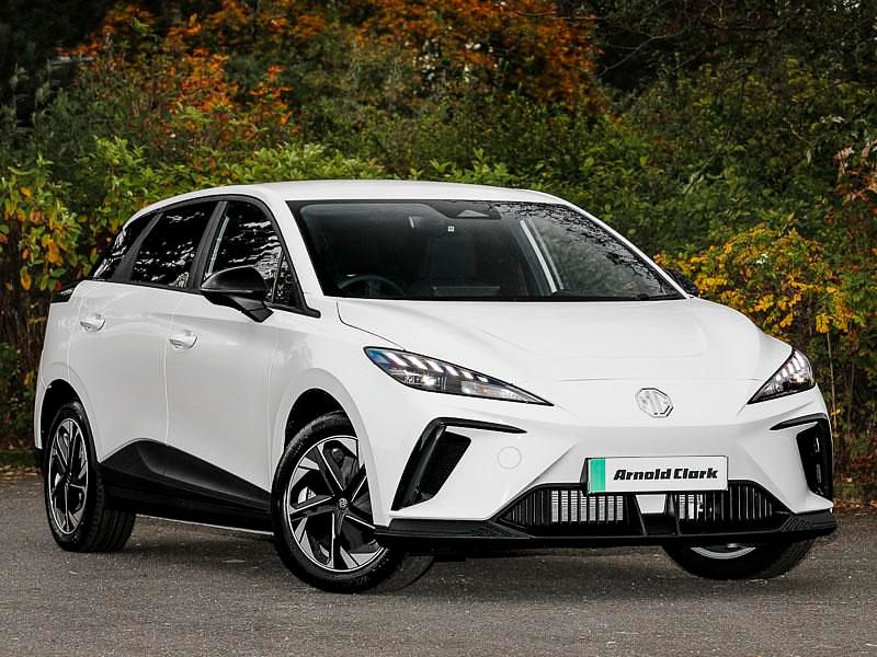 White New 2025 MG MG4 EV SE Hatchback | £21,995 (Fair price) - Image 1/4