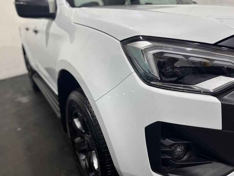 New Isuzu D-Max 163 HP (119 kW) 2025 Splash white Pickup