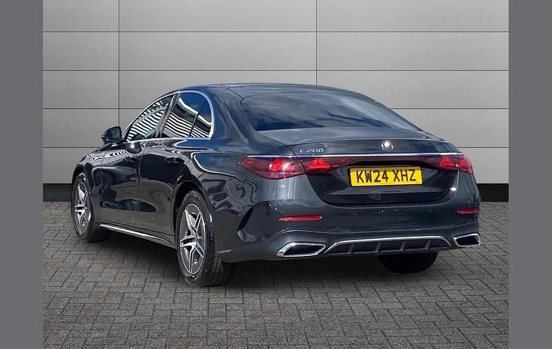 Usado Mercedes E200 AMG line 200 HP (147 kW) 2024 Cinzento Sedan