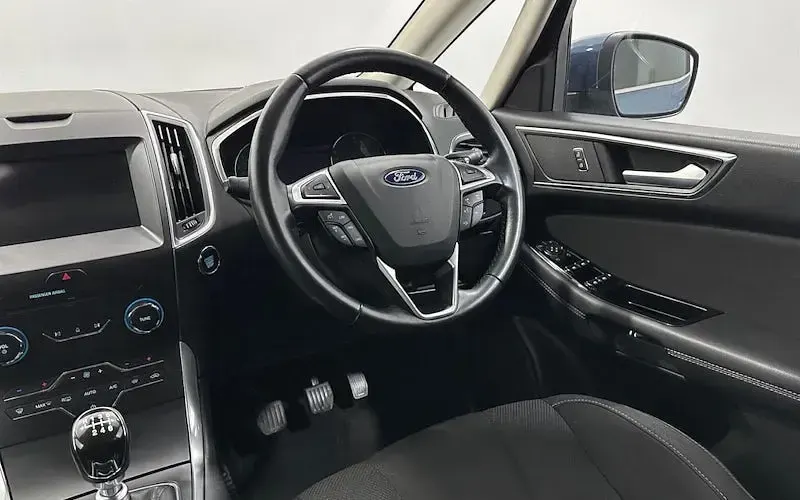 Used Ford S-MAX Titanium 150 HP (110 kW) 2019 Blue MPV