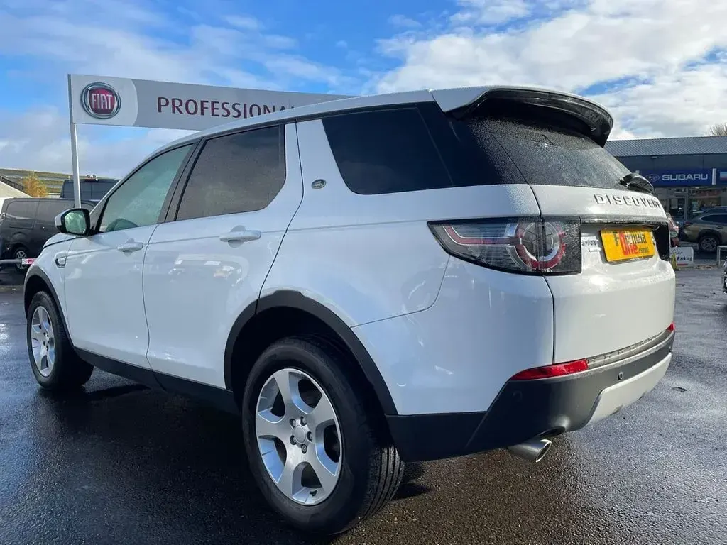 Used Land Rover Discovery Sport HSE 150 HP (110 kW) 2017 White SUV