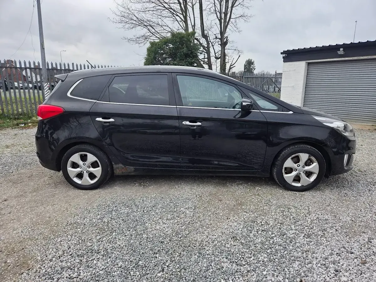 Used Kia Carens 133 HP (97 kW) 2013 Black MPV