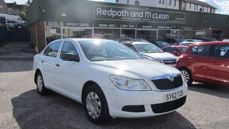 White Used 2012 Skoda Octavia Hatchback | £5,995 (Fair price) - Image 1/4