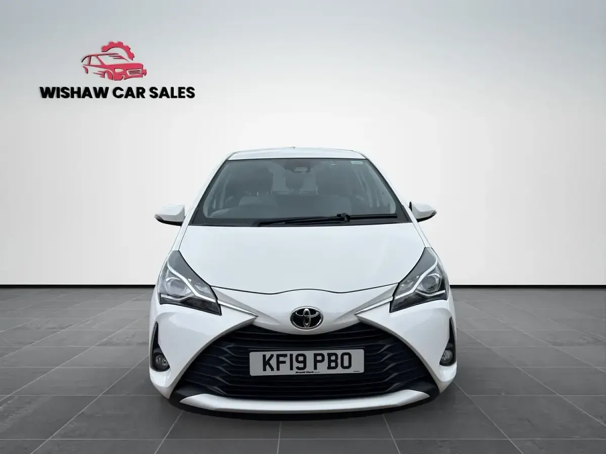 Used Toyota Yaris 109 HP (80 kW) 2019 White Hatchback