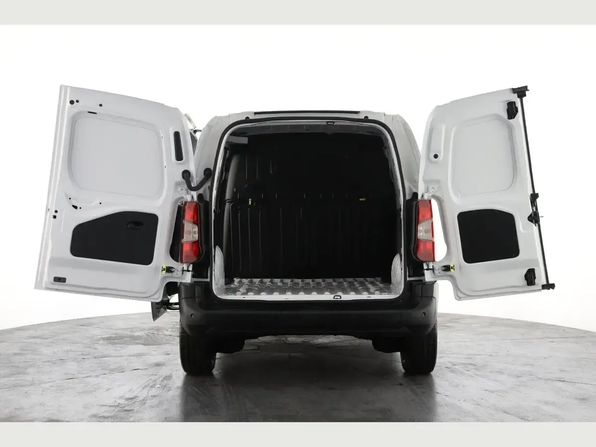 New Citroën Berlingo 100 HP (73 kW) 2026 White MPV