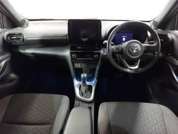 Used Toyota Yaris Hybrid Design 116 HP (85 kW) 2022 Blue Estate
