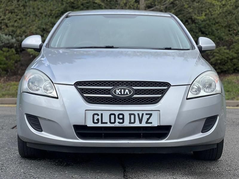 Używany Kia Ceed 2009 Srebrny Hatchback
