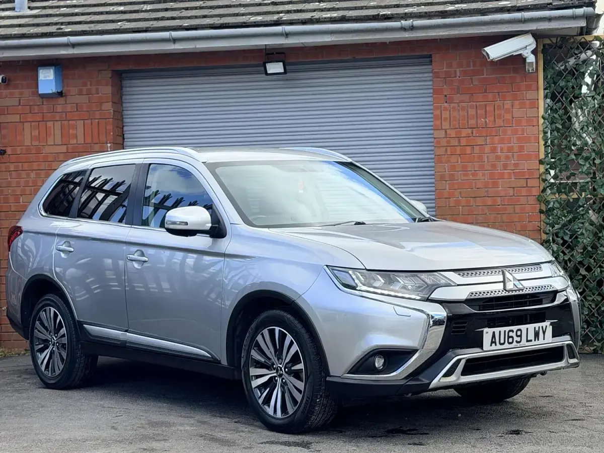 Used Mitsubishi Outlander 150 HP (110 kW) 2020 Silver SUV