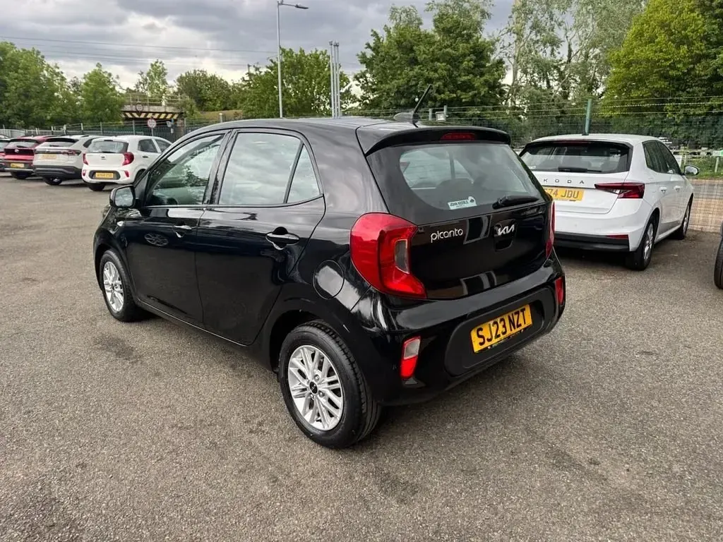 Second-hand Kia Picanto 67 CP (49 kW) 2023 Negru Hatchback