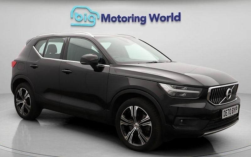 Used 2022 Volvo XC40 Inscription SUV | £22,400 (Good price) - Image 1/4