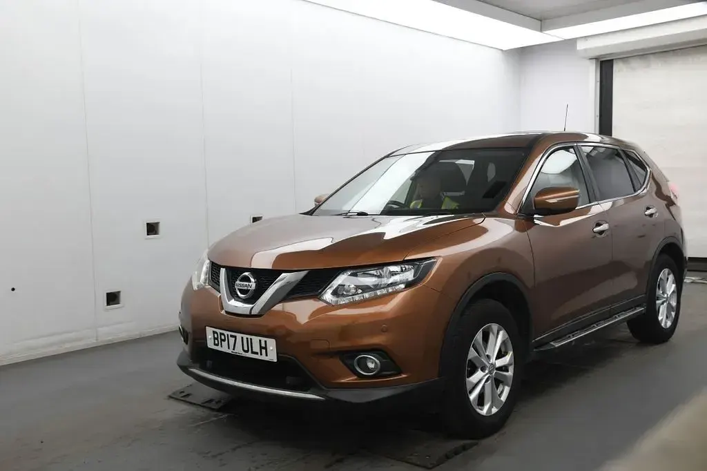Used Nissan X-Trail Acenta 130 HP (95 kW) 2017 Orange SUV