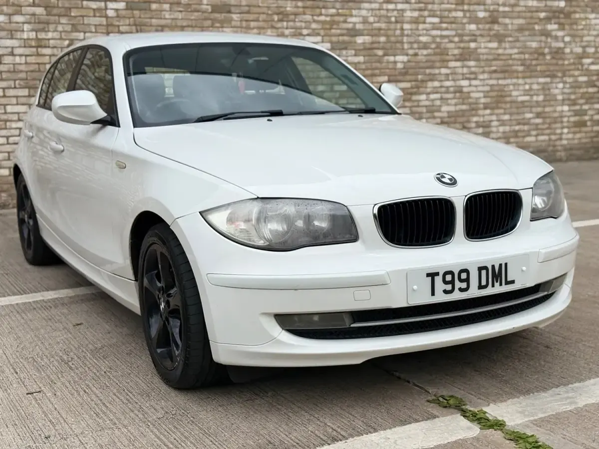 Used BMW 116 Sport Line 2011 White Hatchback