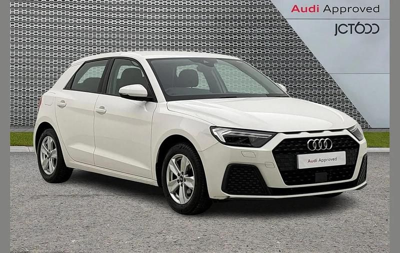 Used Audi A1 Design 94 HP (69 kW) 2021 White SUV