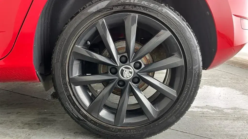 Used Skoda Fabia Colour Edition 75 HP (55 kW) 2019 Red Hatchback