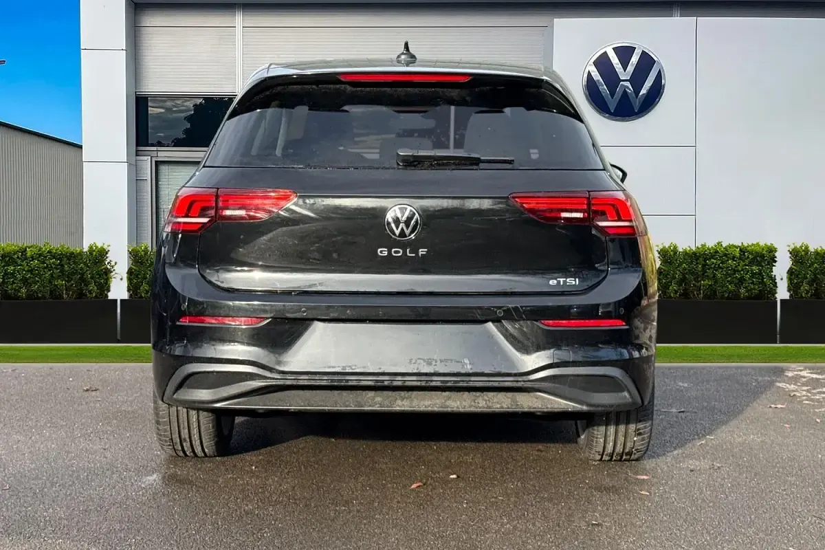 Ny VW Golf VIII Match 115 HK (84 kW) 2026 Svart Halvkombi