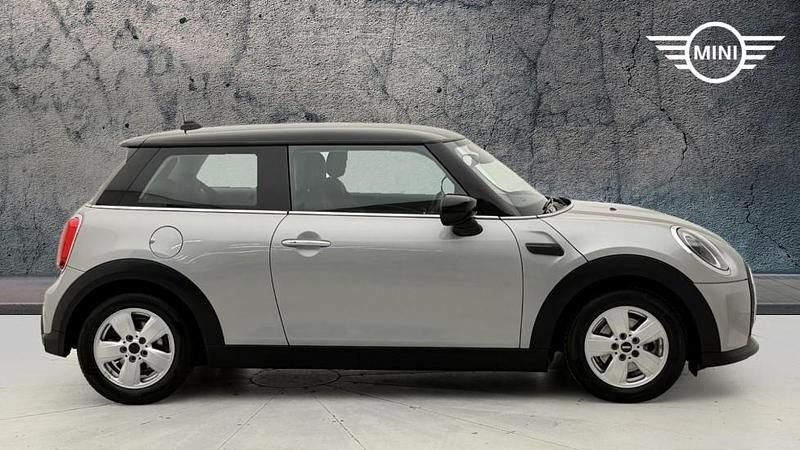 Używany Mini Cooper Classic 134 KM (98 kW) 2023 Srebrny Hatchback