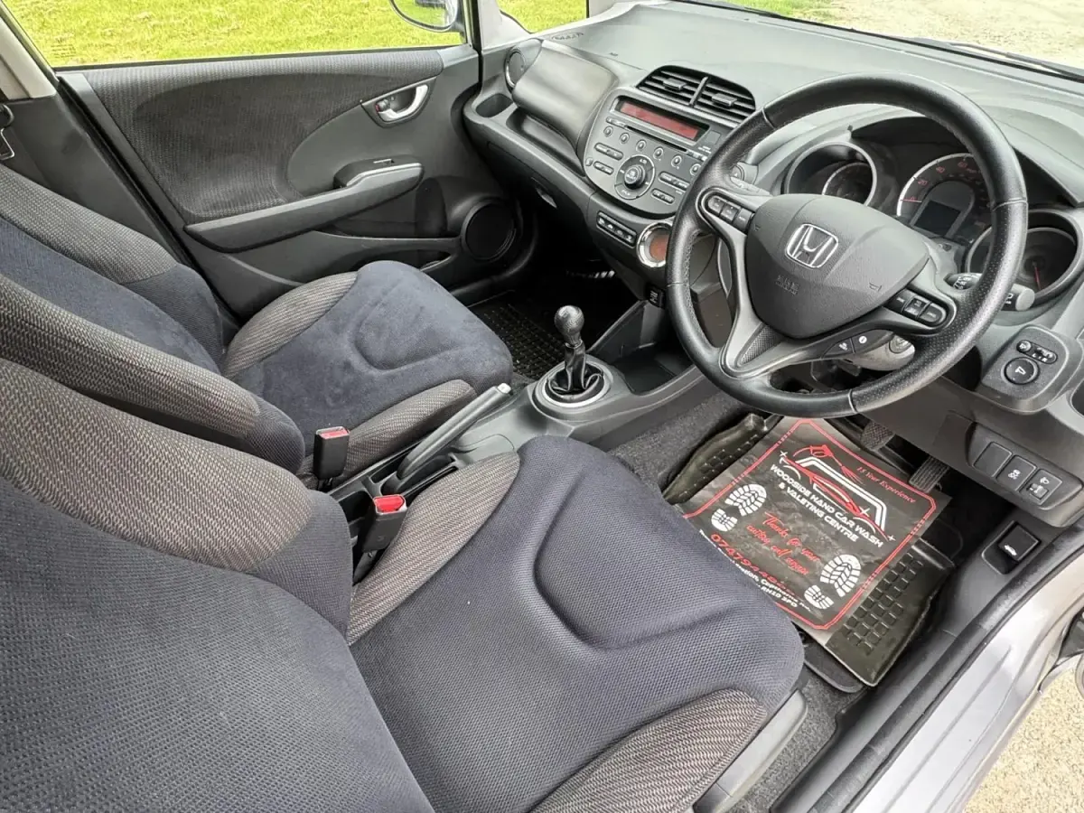 Second-hand Honda Jazz ES 99 CP (72 kW) 2015 Argintiu Hatchback