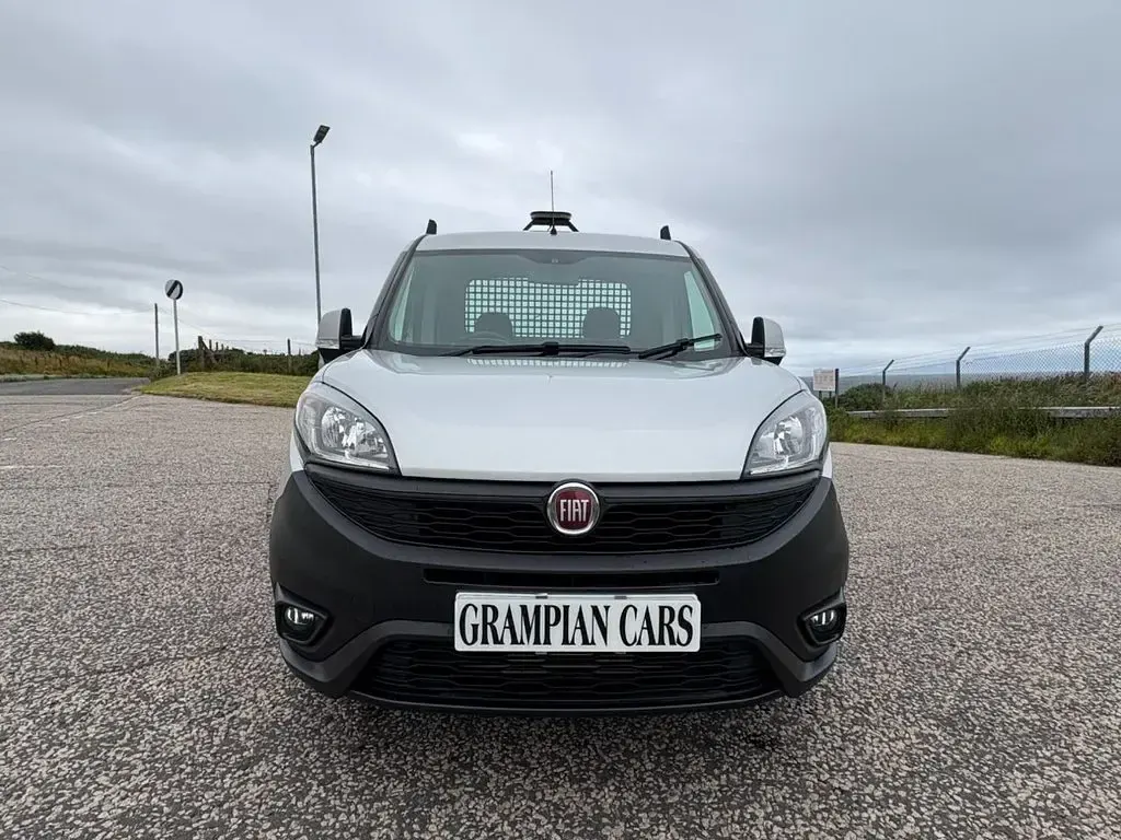 Used Fiat Doblò S 105 HP (77 kW) 2020 Grey