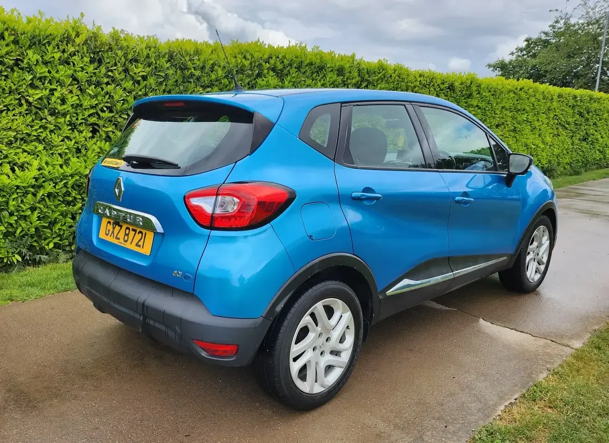 Used Renault Captur Dynamique 90 HP (66 kW) 2014 Blue SUV