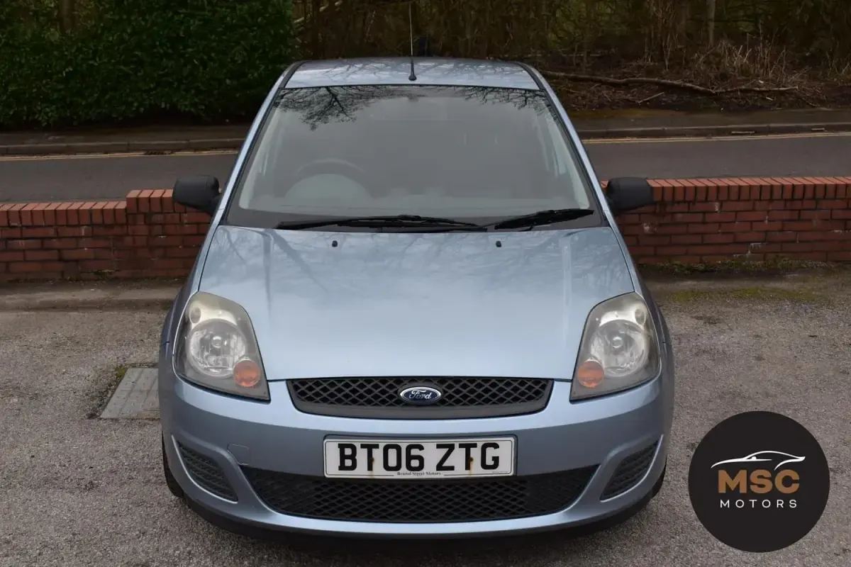 Second-hand Ford Fiesta Style 79 CP (58 kW) 2006 Albastru Hatchback