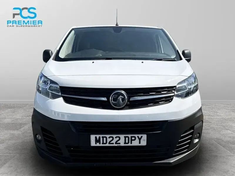 Used Vauxhall Vivaro 120 HP (88 kW) 2022 White MPV