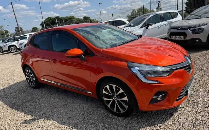 Used Renault Clio Iconic 101 HP (74 kW) 2020 Orange Hatchback