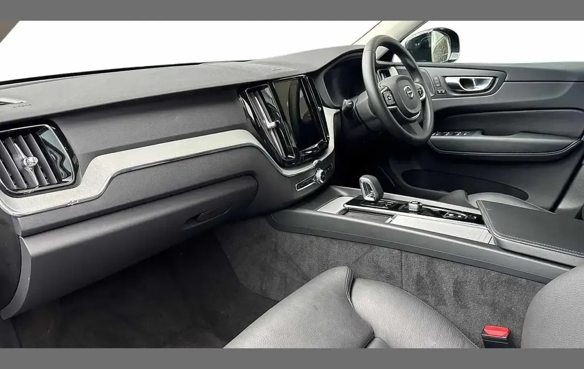 Usado Volvo XC60 Plus 247 HP (181 kW) 2025 Preto SUV