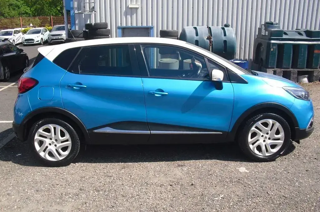 Used Renault Captur Dynamique 90 HP (66 kW) 2014 Blue SUV