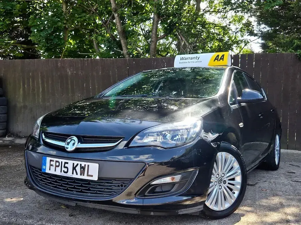 Used Vauxhall Astra Excite 115 HP (84 kW) 2015 Black Hatchback